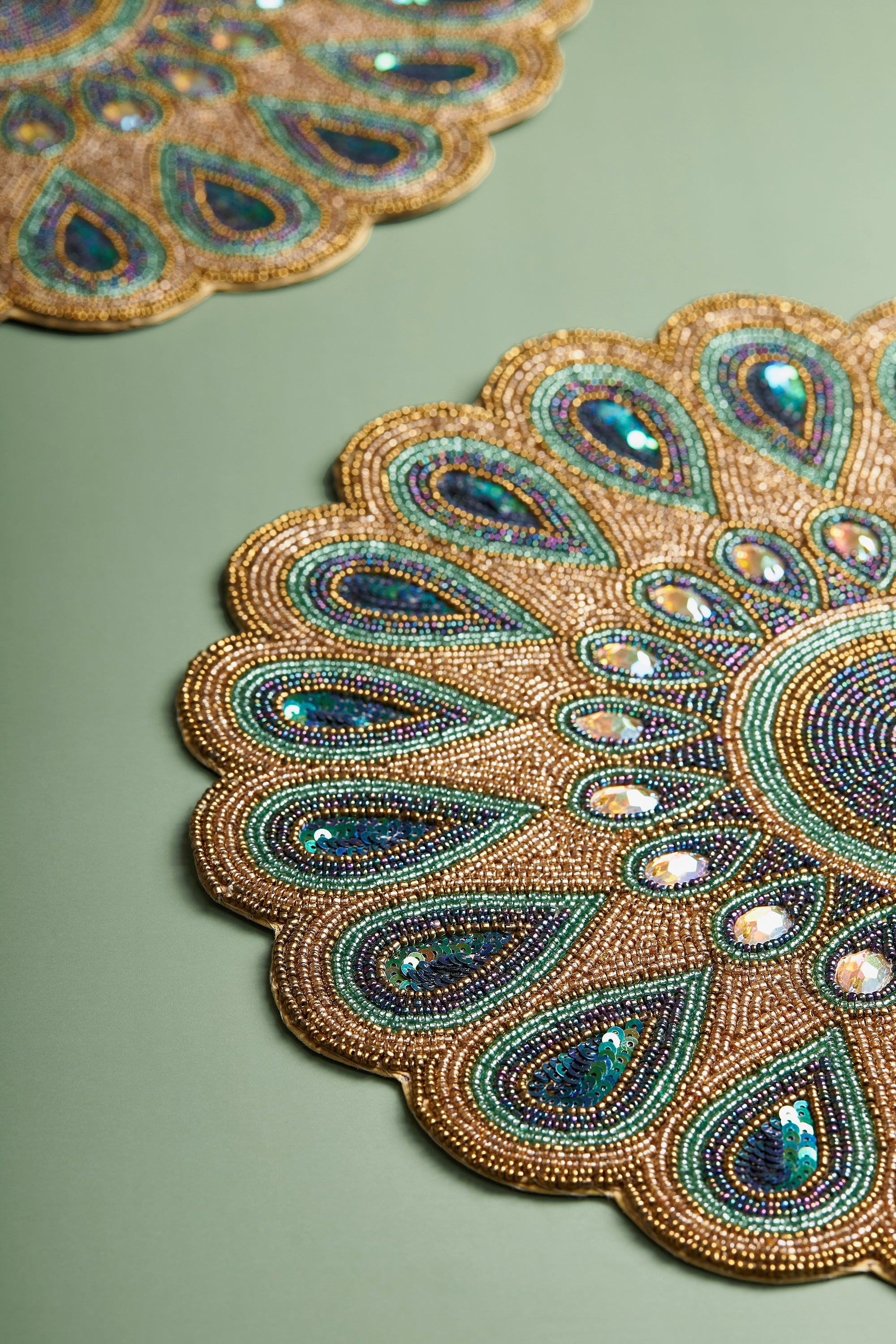 Beaded Placemats round for Gathering, Thanksgiving - Occasional decoration and Family Parties Celebrations.