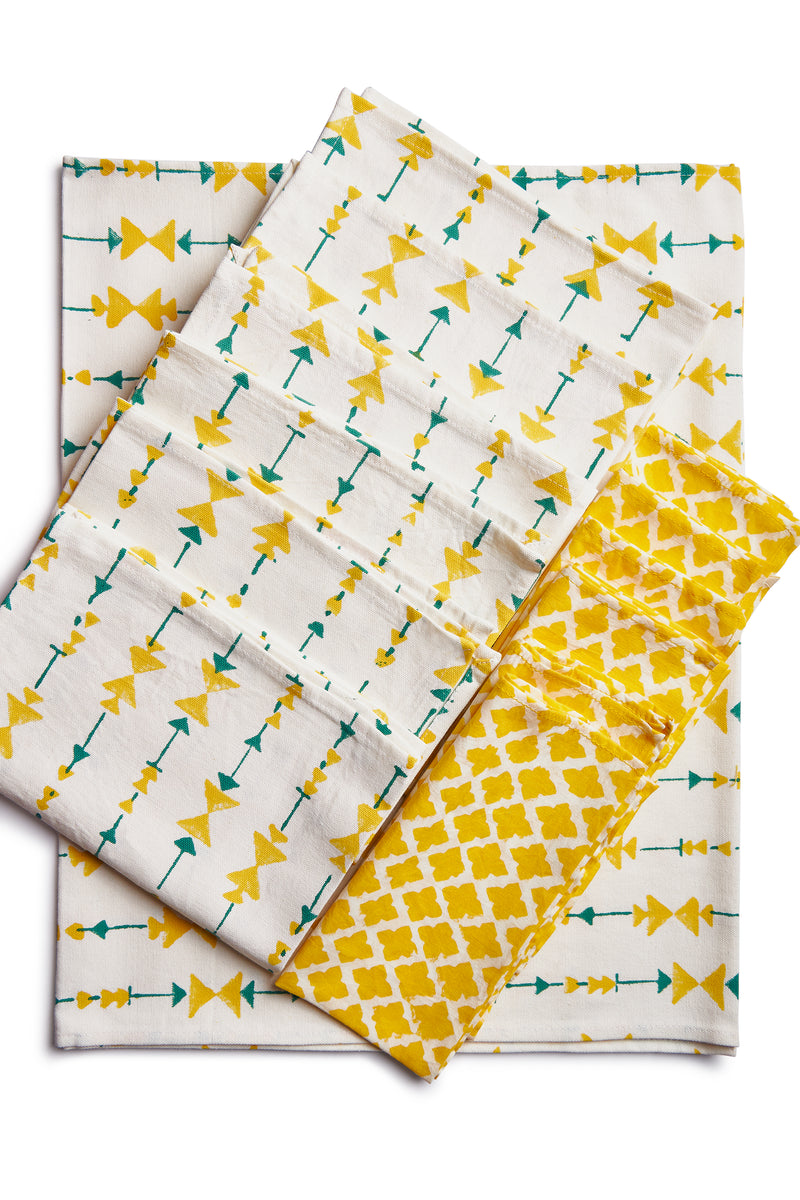 table runners with napkins